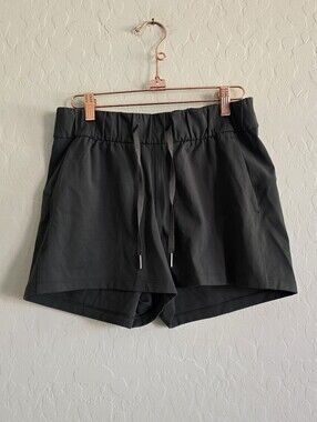 Lululemon On the Fly Shorts 2.5" inseam Size 6